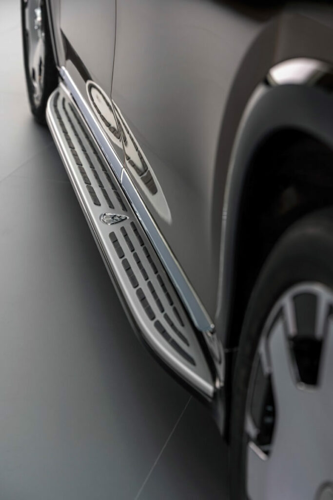 Mercedes-Mayback EQS SUV